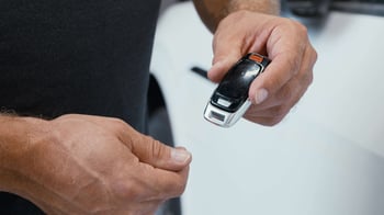 2023-Present Audi Q8 e-tron Manual Key Entry